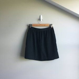 ⚪ Mossimo black knee-length skirt with pockets